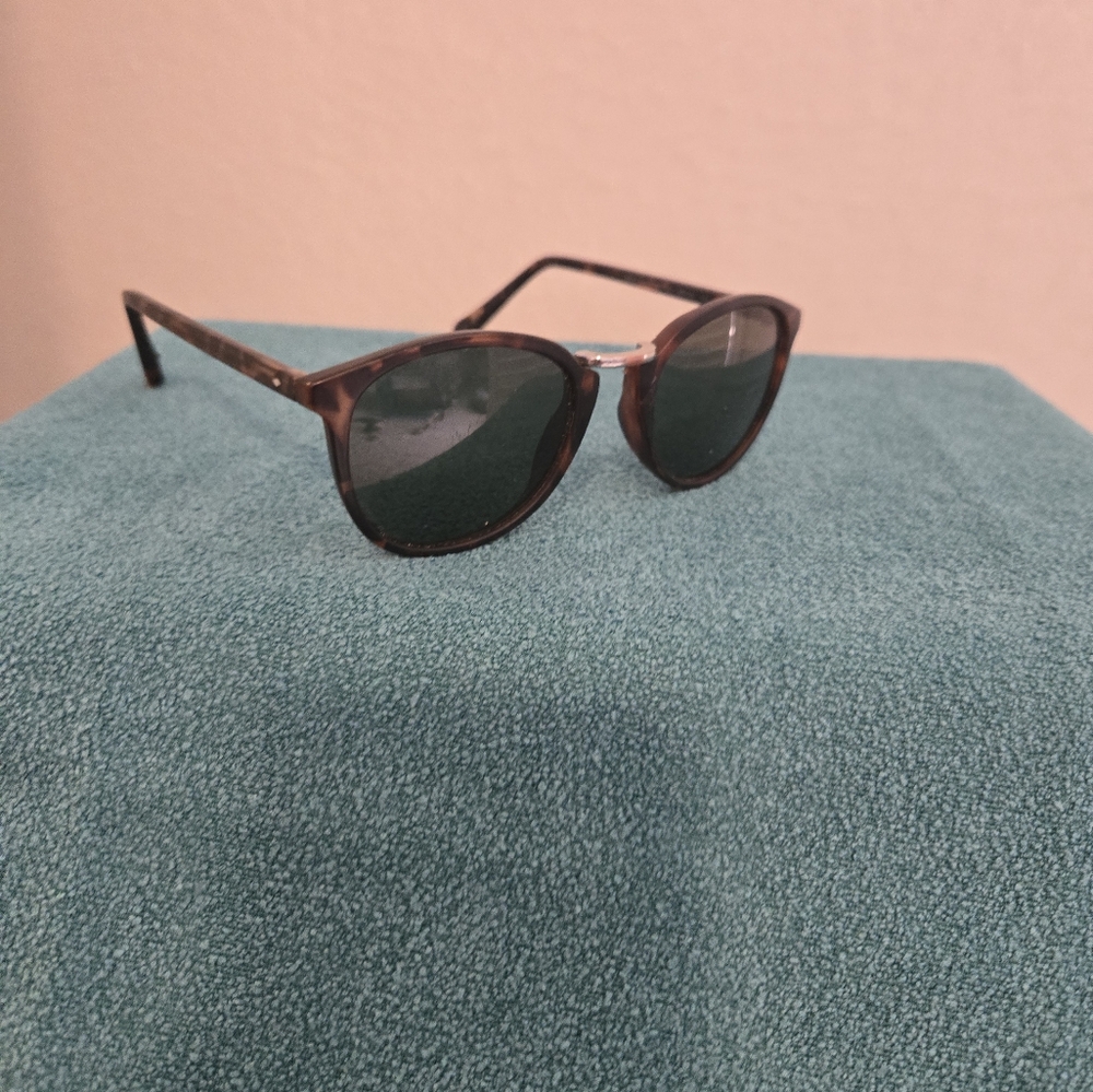 Sunglasses - Picture 5 of 5